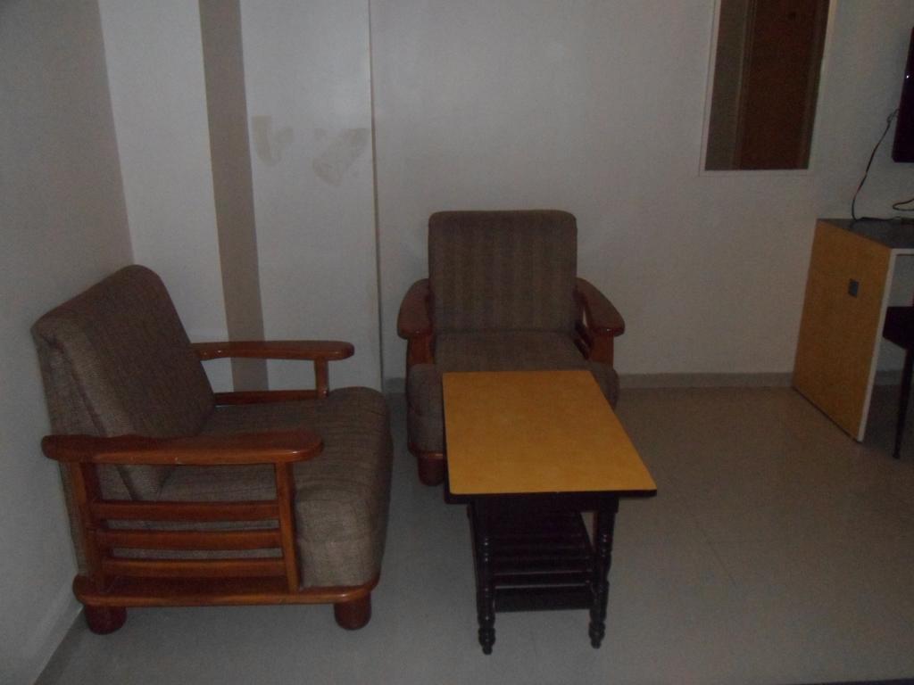 Hotel Dudawat Ahmedabad Rum bild
