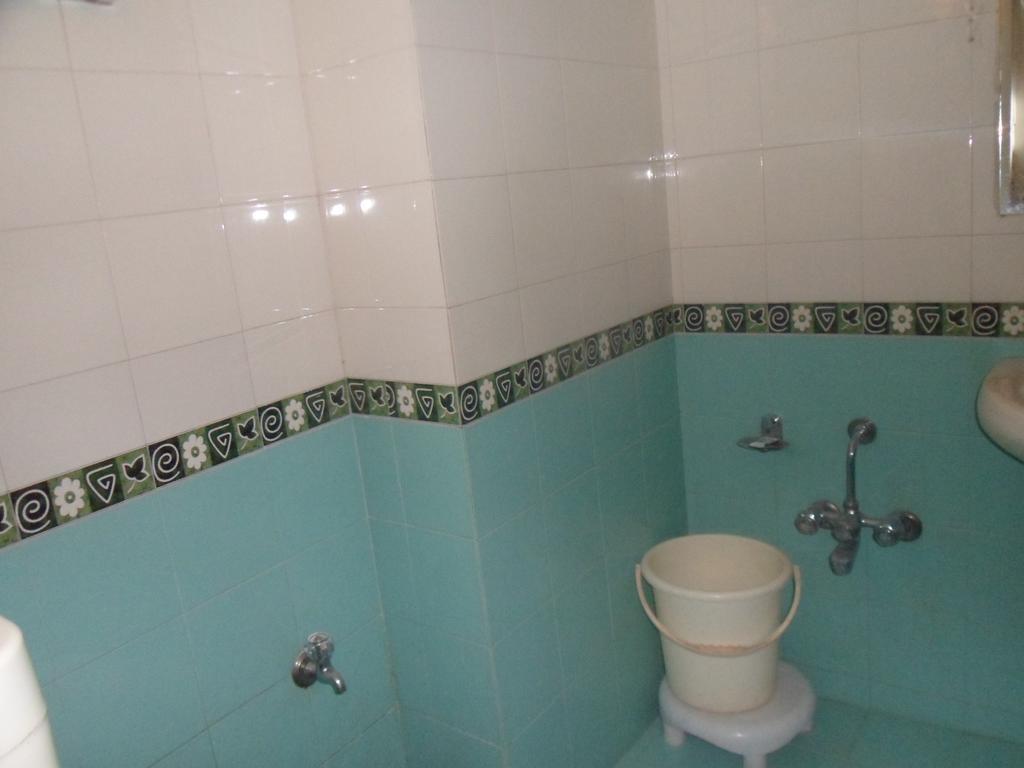 Hotel Dudawat Ahmedabad Rum bild