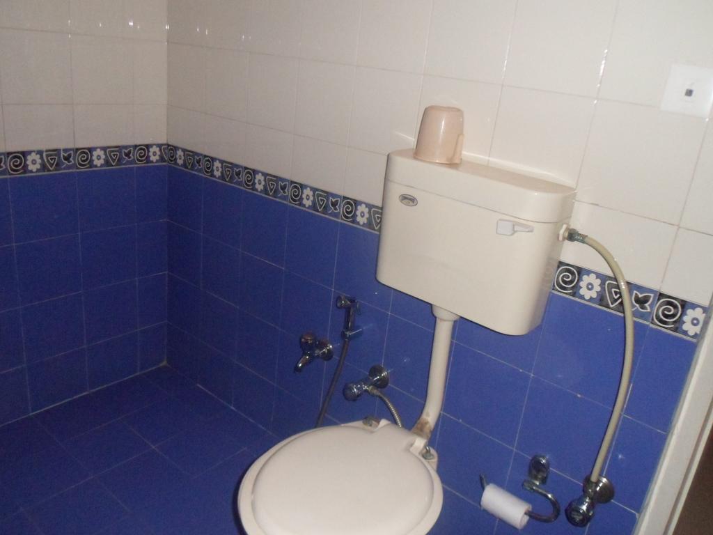 Hotel Dudawat Ahmedabad Rum bild