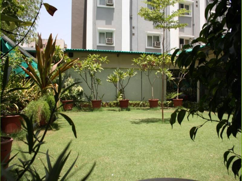 Hotel Dudawat Ahmedabad Exteriör bild